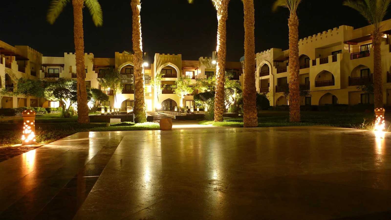 crowne plaza sahara sands